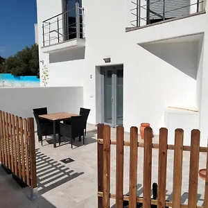 Con Terraza Y Piscina Comunitaria Apartamento